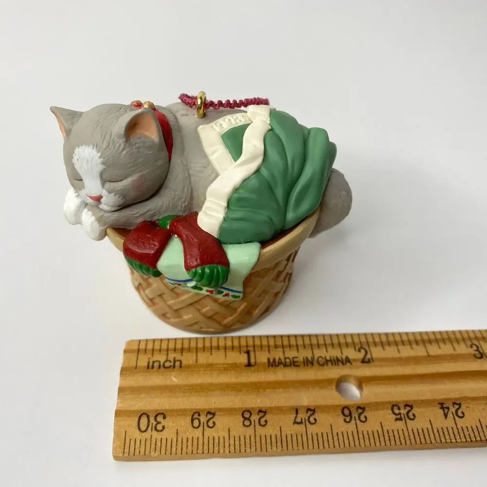 Hallmark Ornament 1998 Cat Naps 5th Final Series Sleeping Kitten Pet Parent Gift